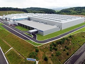 株式会社青山製作所　製造本部 最新工場の設備保全／週休2日制（土日休み）／年休121日