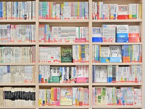 学事出版株式会社 営業部・広報担当／未経験歓迎／年休125日／フレックス制