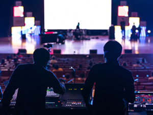 有限会社ゴッドキッズ 映像制作スタッフ／未経験歓迎／年間休日120日／完休2日制