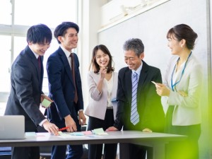 キャリアリンク株式会社【プライム市場】 総合職（案内・営業）／未経験で月給33万円以上／年休125日