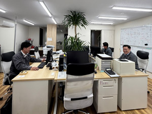 株式会社ＴＯ ＴＯＰ(トゥ トップ) 未経験から架設足場の法人営業／月給30万円以上／残業少なめ