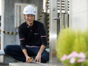 株式会社三和工務店 育成総合職／完全土日休／年休136日～可／将来年収800万～