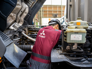 四国三菱ふそう販売株式会社 大型車両のメカニック／未経験歓迎／年間休日125日／土日祝休