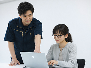 ジャパンクリエイト株式会社(グループ会社／株式会社ブイ・テクノロジー) 技術事務（設計サポート・進捗管理）／年休126日／賞与4カ月