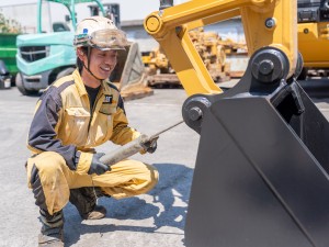 四國機器株式会社 サービスメカニック／年休125日／土日祝休／賞与4.2カ月分