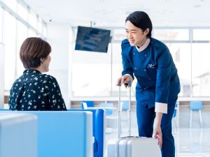 株式会社東横イン（東横INN　名古屋丸の内） ホテリエ（フロント）／月給25.5万～／年間休日169日