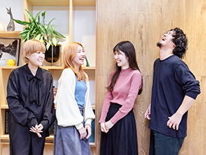 株式会社クロコス Webマーケティング／賞与4ヶ月分／年休120日／研修充実