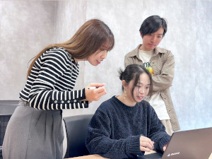 株式会社ルミナス 広告代理店の社内デザイナー／土日祝休／年間休日125日以上