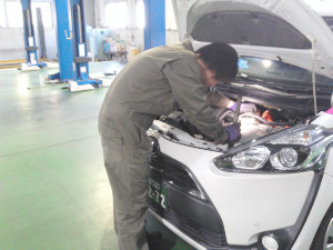 株式会社金城サービス工場(つばめタクシーグループ) 完全未経験OK！カーメカニック／基本土日祝休／残業月4h