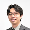 本部 人材育成グループ（入社5年／前職：住宅の内装材営業）