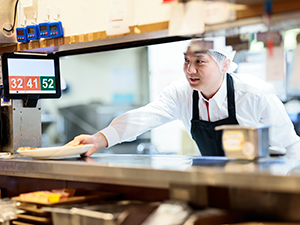 株式会社すかいらーくホールディングス（ガスト・バーミヤン・ジョナサン・夢庵・藍屋・から好し・ステーキガスト・むさしの森珈琲など）【プライム市場】(すかいらーくグループ) マネジャー候補／賞与年3回／年収1000万円目指せる