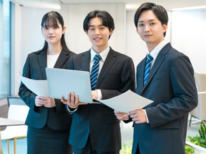 ＫＩＡトラスト株式会社 ファンド管理事務職／未経験歓迎／年休127日／服装自由