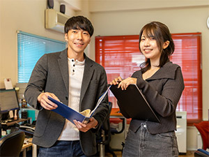 株式会社イエローマジック 営業事務／月給25万円～／年休120日／服装自由