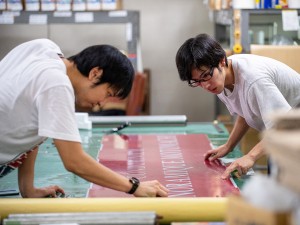 株式会社トレード(株式会社グリーンクロスグループ) サイン・看板製作／経験不問／年休124日／土日休／賞与4カ月