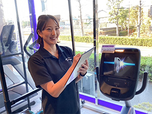 株式会社アズ 店舗運営スタッフ（店長候補）／年休120日以上／残業20H程