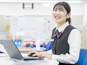 株式会社かんぽ生命保険【プライム市場】(日本郵政グループ) 地域密着型保険コンサルタント／年休120日以上／東海募集