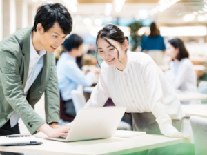 株式会社ライフケア(ライフケアグループ) 入居相談員（介護施設のPR）月給33万円～／1003B23s