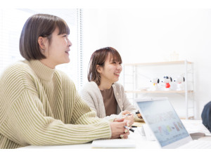 株式会社ティーズファクトリー キャラクターグッズデザイナー／残業月20h以内／賞与年2回
