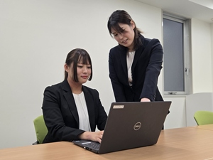 株式会社トータルクリエーションズ 総務・財務・人事・一般事務のいずれかの業務／年間休日125日