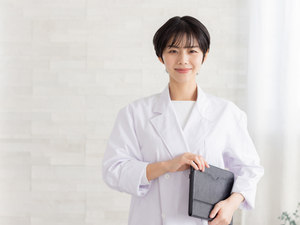 クラフト株式会社 入社祝い金10万円！医療事務／年休最大126日／残業少なめ