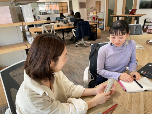 株式会社アイビビッド 美容商材の法人営業（企画提案）／年休125日／フレックス導入
