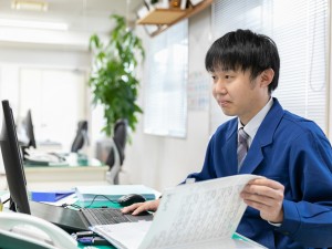 西濃エキスプレス株式会社(セイノーグループ) 配車管理スタッフ／日勤のみ／上場企業グループ／面接原則1回
