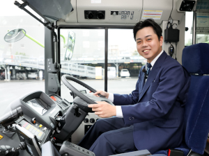 国際興業株式会社 バス運転士／未経験スタート8割／20代活躍／年休120日以上