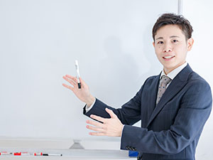 東洋商事株式会社(KOZOホールディングスグループ) 企画にも携われる営業職／月給32万円～／上場企業グループ