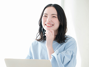 カサイホールディングス株式会社 人事スタッフ／浜松町駅徒歩1分／残業少なめ／土日祝休み