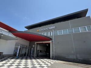 株式会社ホンダネットキンキ 管理部長／年収800万円～1200万円／残業月10h／土日休