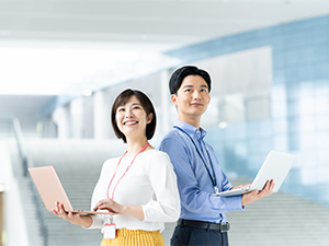 東毛情報開発株式会社 ITエンジニア／月給25万円～45万円／年休125日／残業少