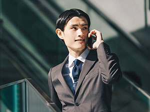 株式会社トラスト 中古車の海外営業／未経験歓迎／語学力を活かせる／年休120日
