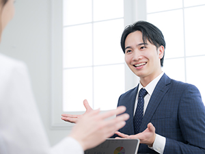 リーテック株式会社(リートングループ) 仕入れ営業／年休124日／残業月10h以下／時差出勤可