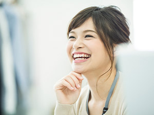 株式会社蓬莱本館 通販・EC運営スタッフ／月給25万円以上／残業ほぼなし