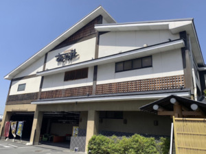最所産業株式会社 施設運営スタッフ／残業ほぼ無&手厚い手当！未経験から支配人へ