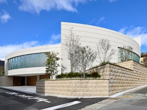 アーネストホーム株式会社(アーネストグループ) 高級住宅の施工管理／年休125日／土日祝休み／直行直帰OK
