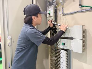 有限会社エムデン 制御盤・キュービクルの組立製造／月残業10h以下／新工場稼働