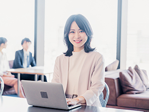 マーベラスビューティージャパン株式会社 営業サポート／月給25.8～50万円／年休125日／土日祝休