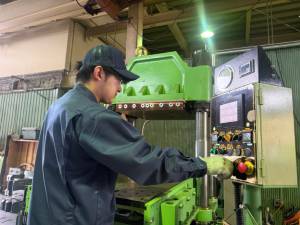 株式会社北斗ゴム製作所 ゴム製品の製造職／未経験歓迎／年休129日／残業ほぼ無し