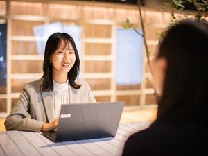 コクヨアンドパートナーズ株式会社 コンシェルジュスタッフ／残業月平均5h／年休120日以上