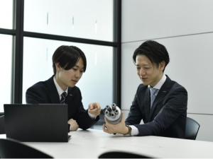 株式会社キーエンス【プライム市場】 回路設計／キーエンス全機種の再設計／初年度年収1200万円～