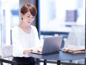 寿堂紙製品工業株式会社 営業事務／年休125日以上／残業月10h以下／平均勤続19年