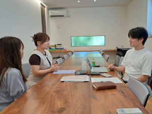 ライト・コミュニケーションズ株式会社 経理・税務・人事コンサル／残業月10h以下／賞与6カ月分