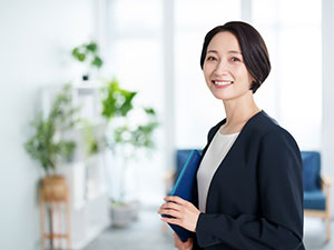 株式会社エディア【スタンダード市場】 社長秘書／年休125日／土日祝休／リモート推奨／上場企業