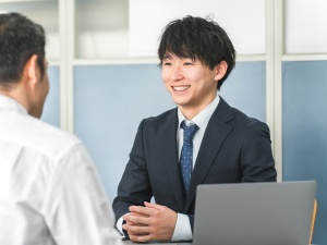 日精オーバル株式会社 業務用赤外線ヒーターの営業／飛込み営業なし／年休127日