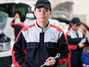 学校法人龍馬学園 自動車整備の専門学校教員／経験・資格を活かす／残業少なめ
