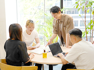 株式会社クロコス Webマーケティング／年休120日／土日祝休／賞与4カ月分