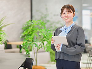 横濱コーポレーション株式会社 管理事務スタッフ／完週休2日／月給25万円／横浜みなとみらい