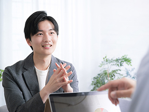 ケニス株式会社 バイヤー・購買／年収500万以上／残業14h／年休125日