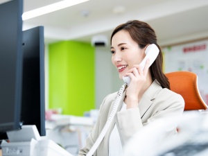 株式会社アプレ 人事アシスタント／年休125日／残業月8h／月給25万円以上